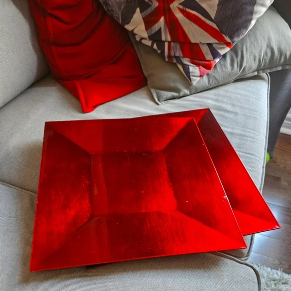 Set of two red square trays - Picture 1 of 2
